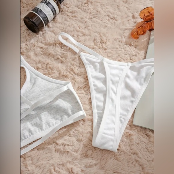 New Hollow Out Ring Criss Cross Bra & V String Panty. - Picture 4 of 5